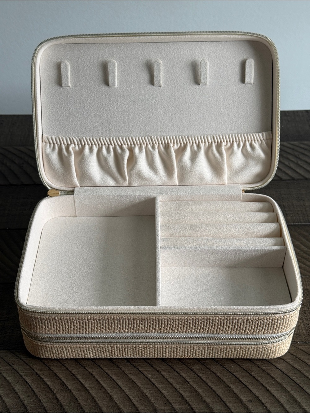Beige Travel Jewelry Organizer Case - Jewelry Travel Case Woven Style Exterio